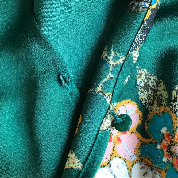 Green silky floral shirt - Picture 3 of 6